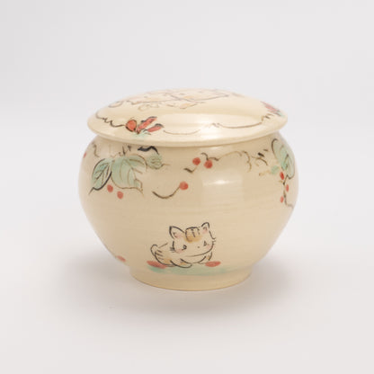 Lidded container -Friendly cats