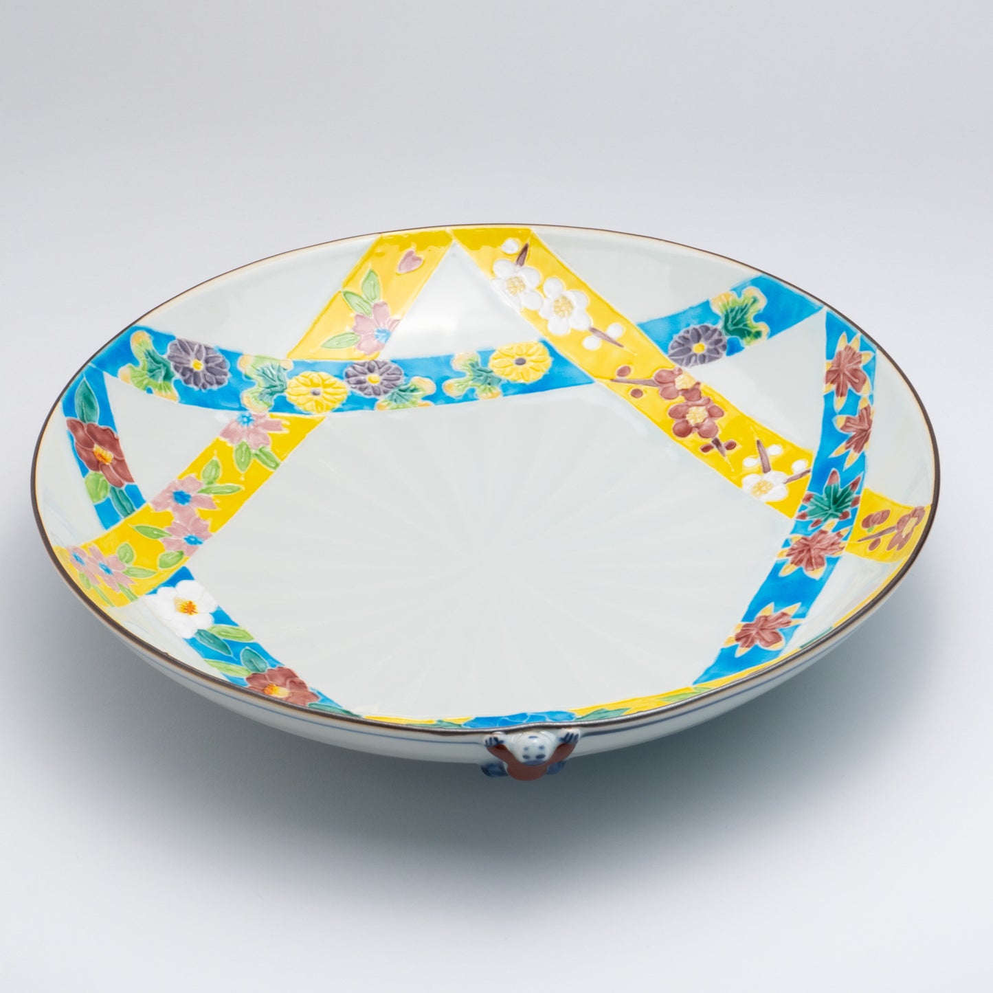 Dinner plate- Ichikanjin"一閑人" ribbon  flowers