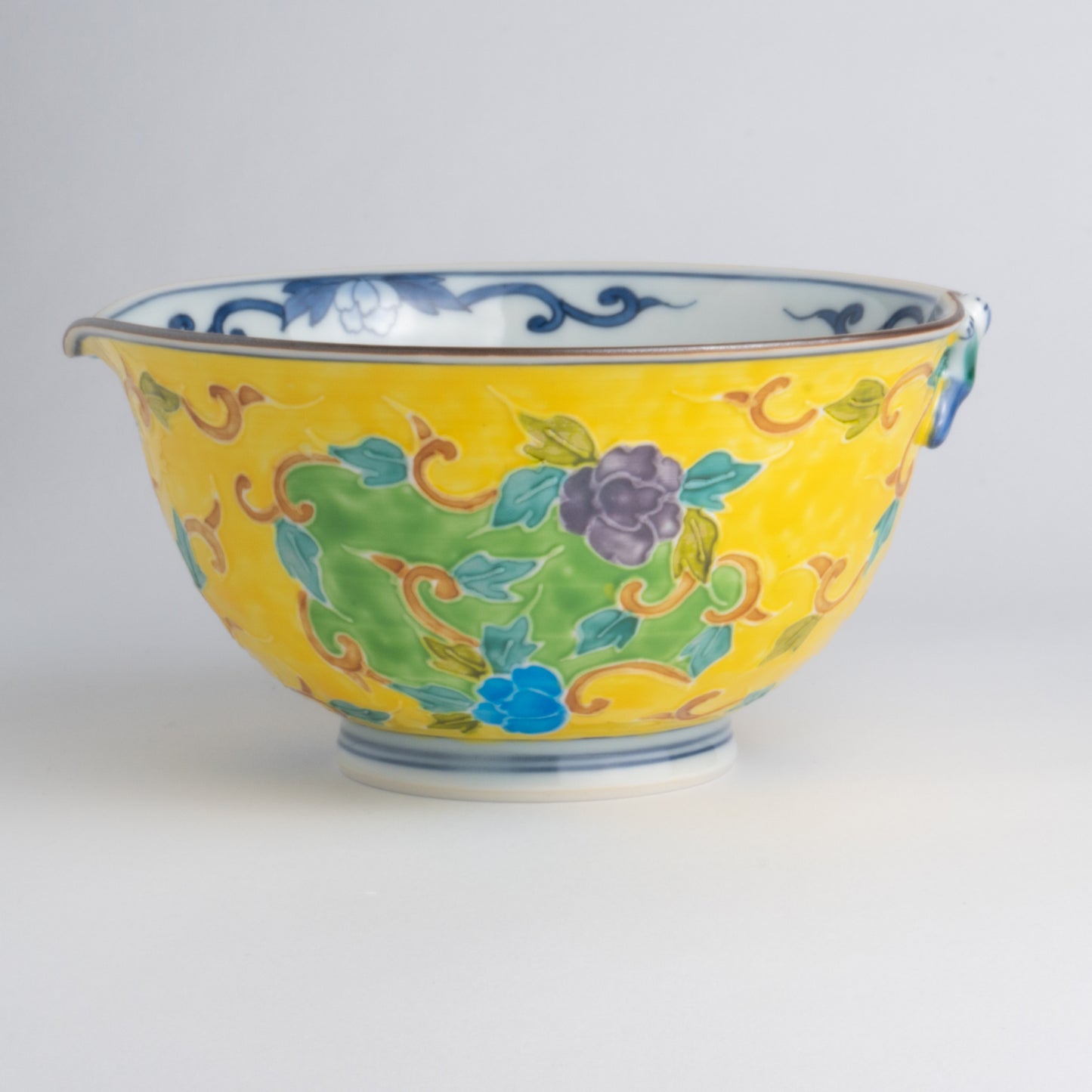 Lipped bowl -Ikkanjin "一閑人" arabesque yellow