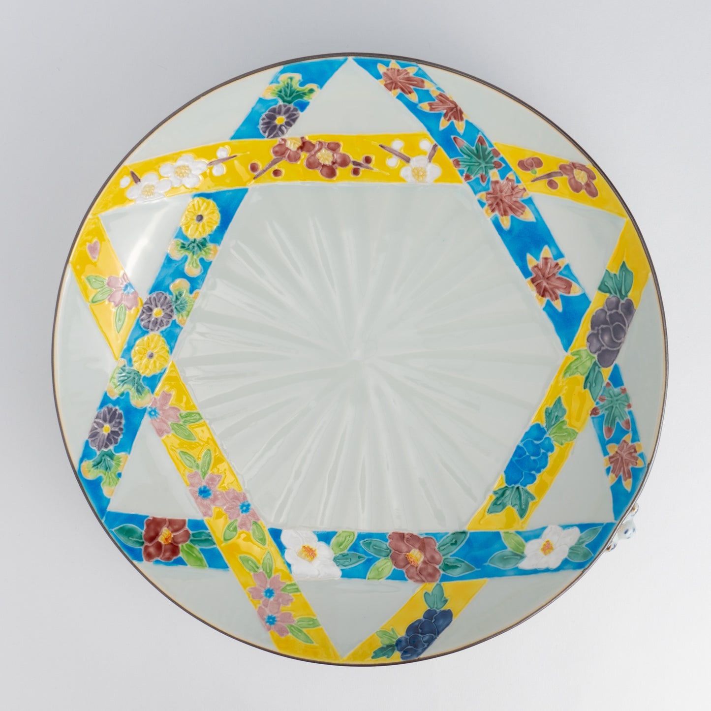 Dinner plate- Ichikanjin"一閑人" ribbon  flowers