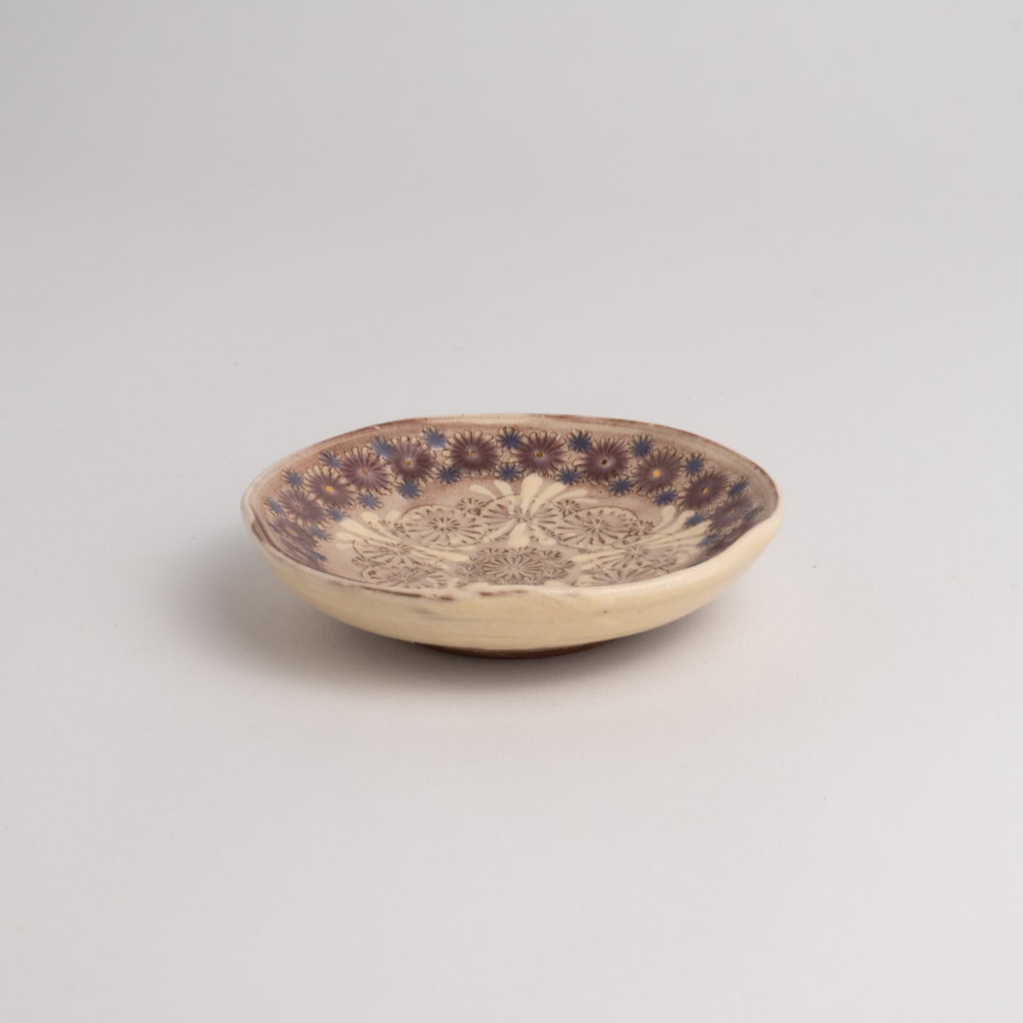 Tiny plate<formed plum flower> Shisaikamon"紫彩華紋" 