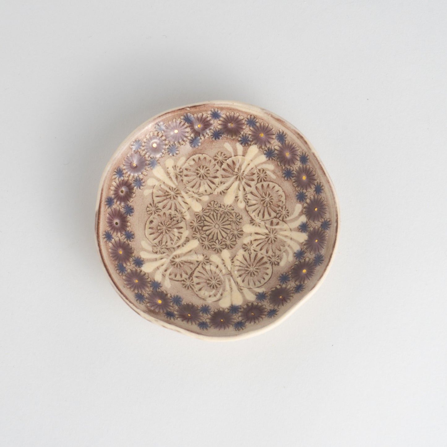 Tiny plate<formed plum flower> Shisaikamon"紫彩華紋" 