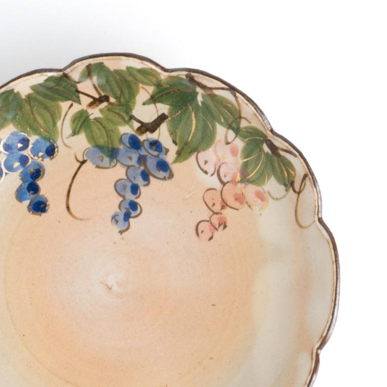 Flower edged bowl  -Grape by Shunzan-Kiln