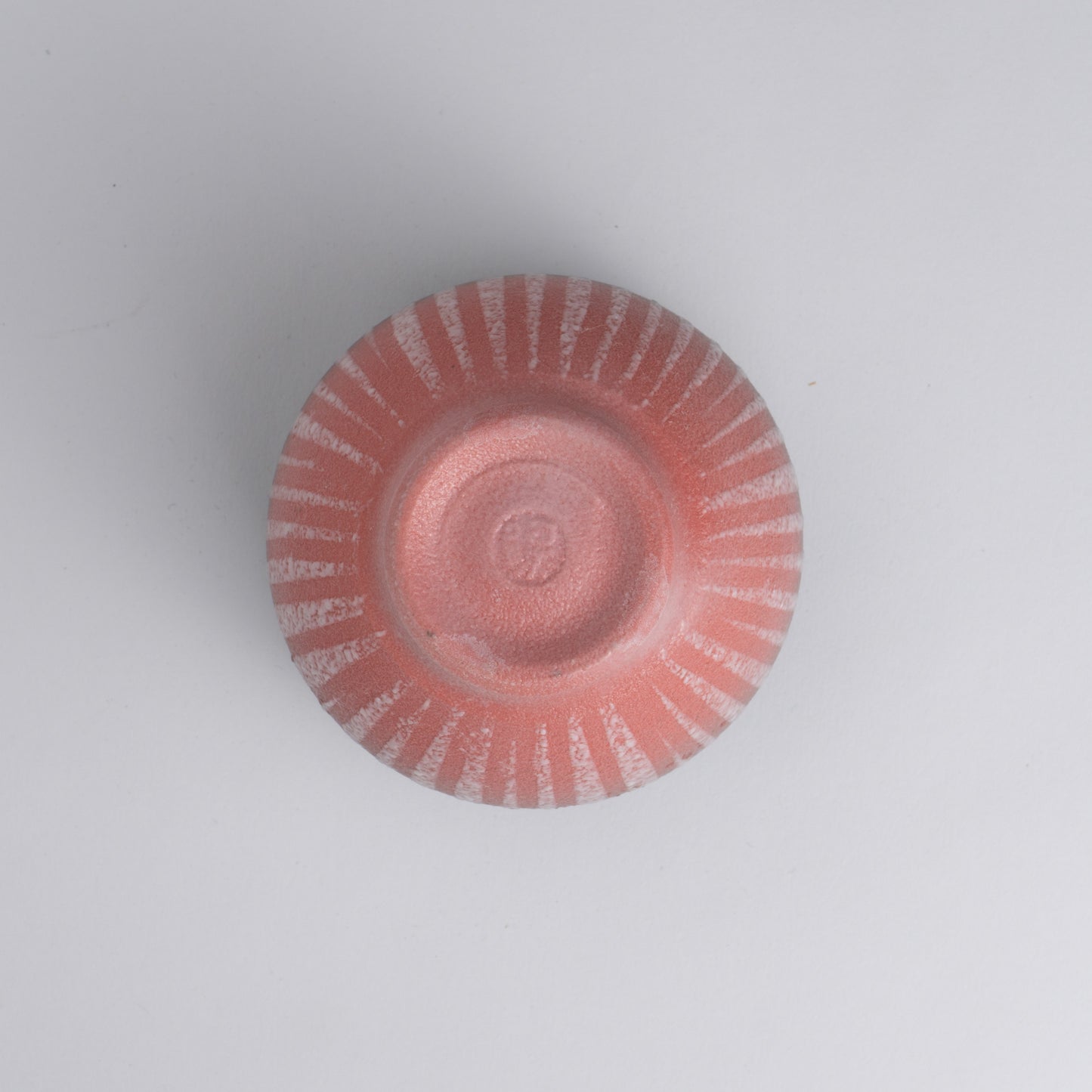 Petal-shaped teacup - Glazed and painted red