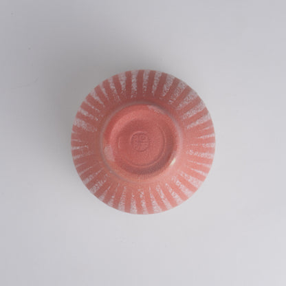 Petal-shaped teacup - Glazed and painted, pink