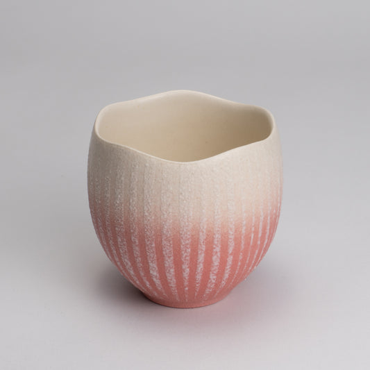 Petal-shaped teacup - Glazed and painted, pink