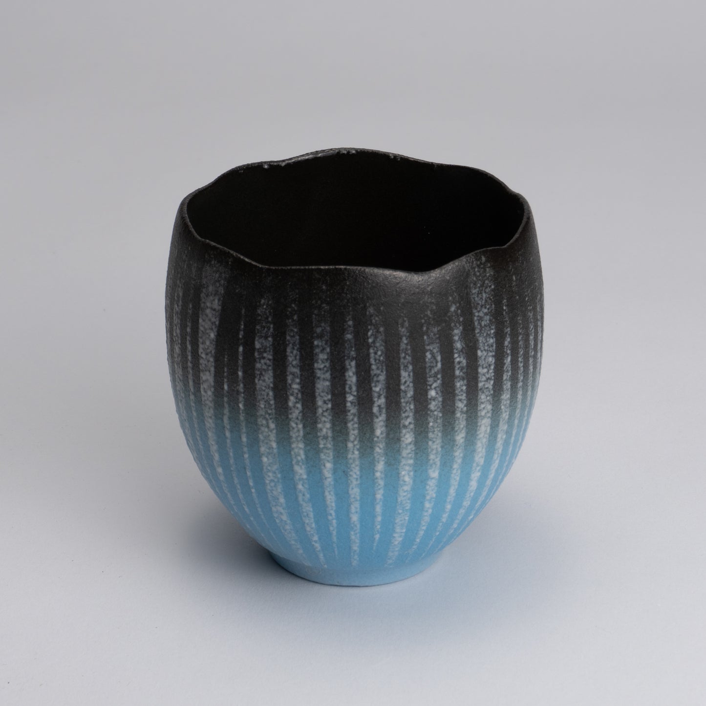 Petal-shaped teacup - Glazed and painted, sky blue