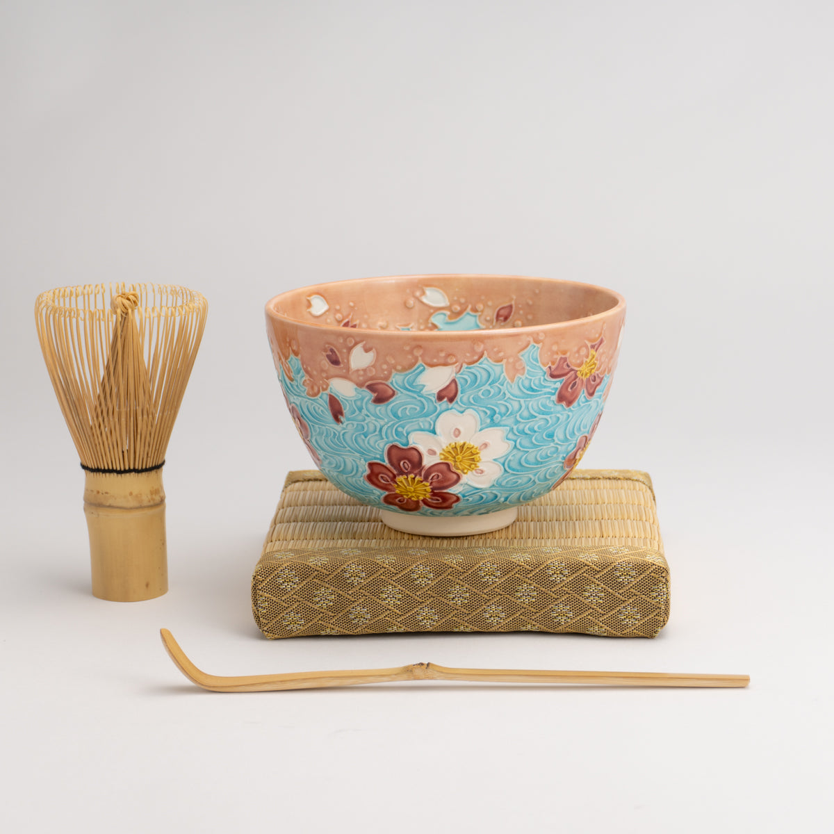 Matcha bowl, shallow green onions, cherry blossoms and flowing water clouds, Ichino 