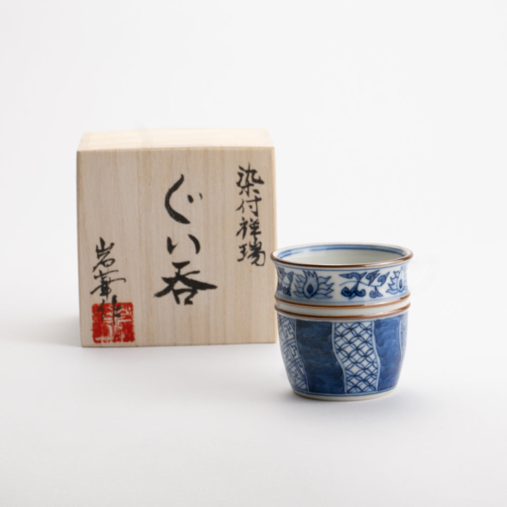 ぐい吞 染付祥瑞 岩華窯|京焼・清水焼通販コトポッター – KOTOPOTTER