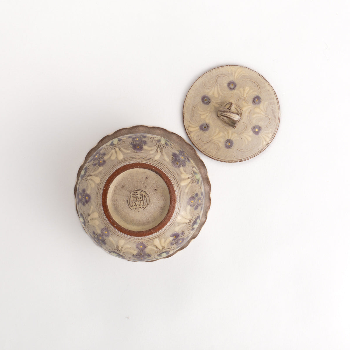 Small lidded container-Shisaikamon"紫彩華紋" by Touraku-Kiln 