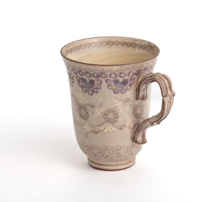 Mug with purple flower pattern 2D by Torakugama 